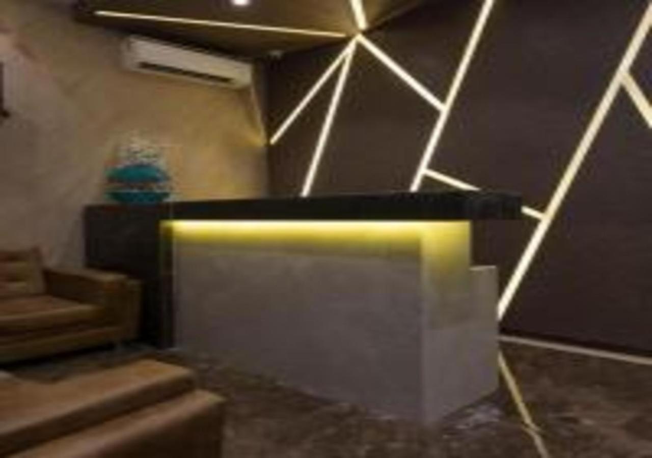 Hotel Meriton Mumbai International Airport T-2 Exterior photo
