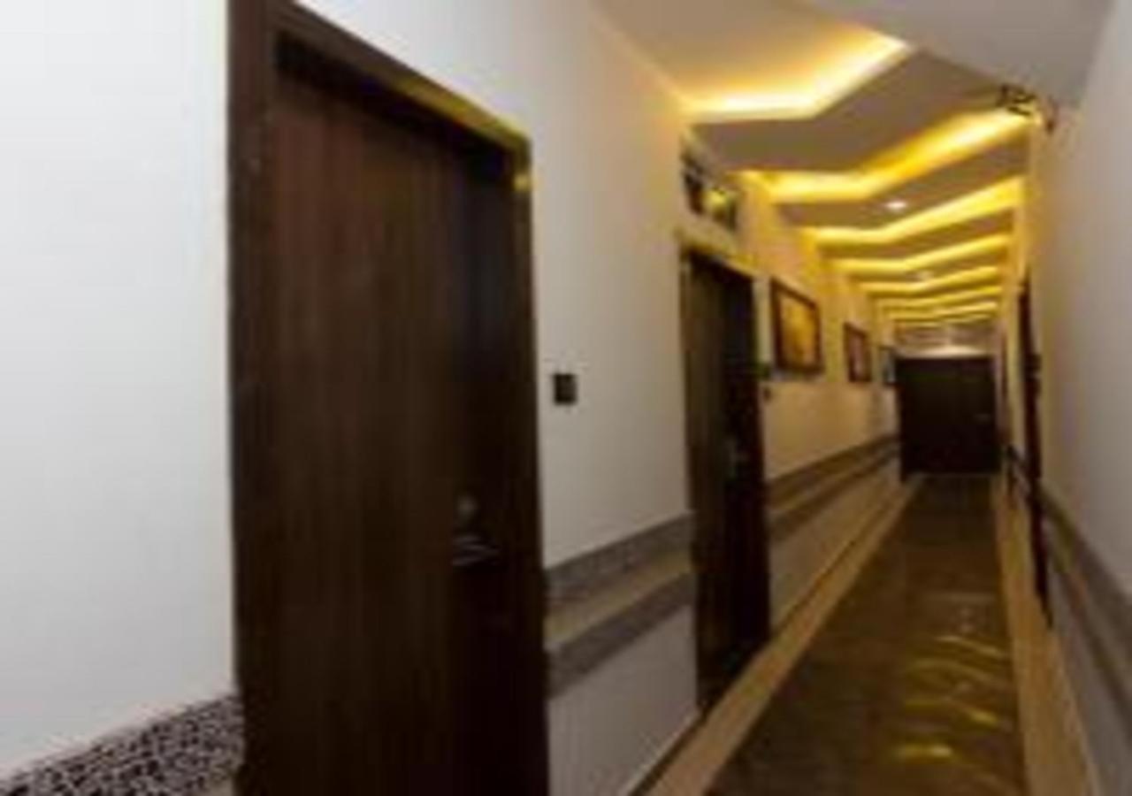 Hotel Meriton Mumbai International Airport T-2 Exterior photo